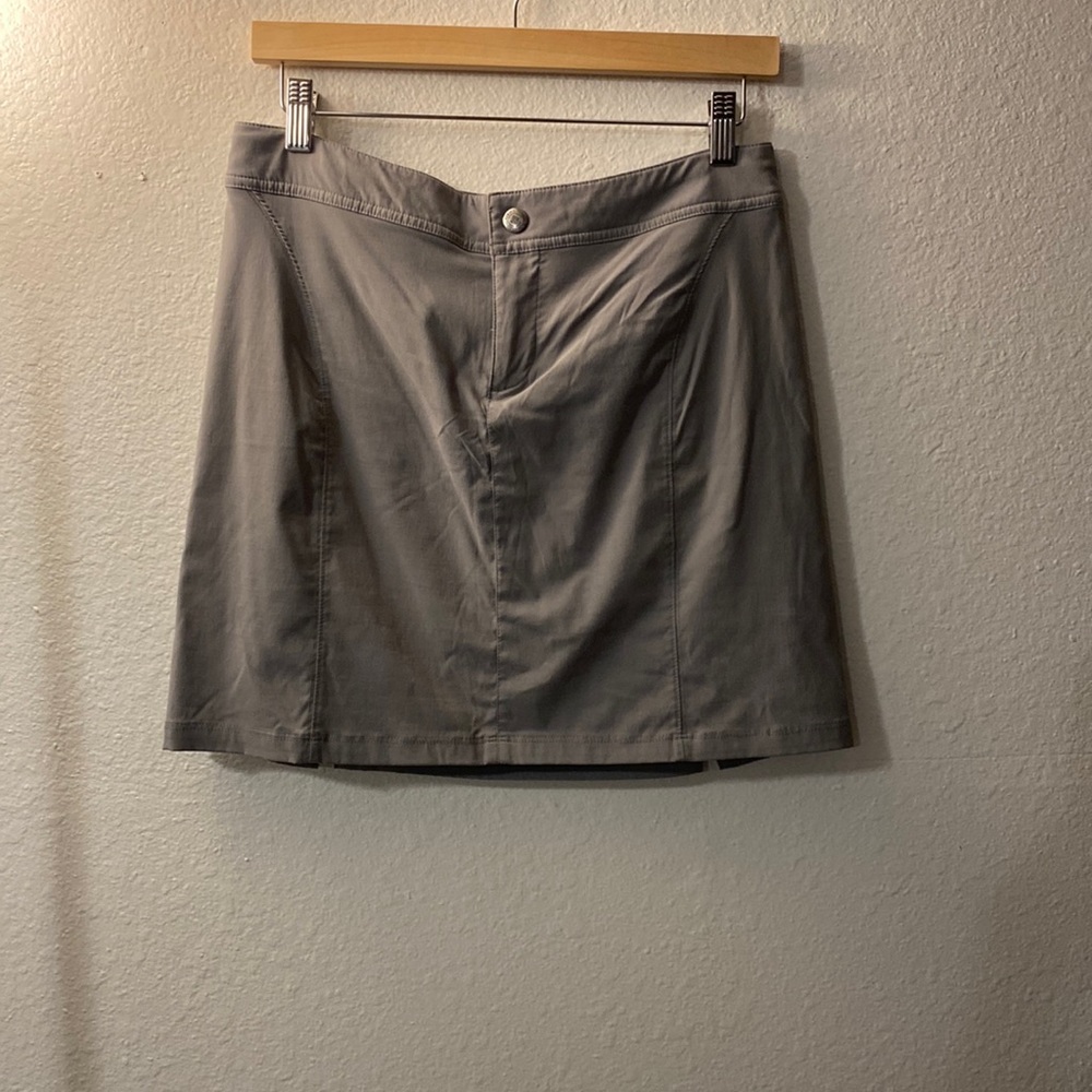 Columbia gray hiking skirt